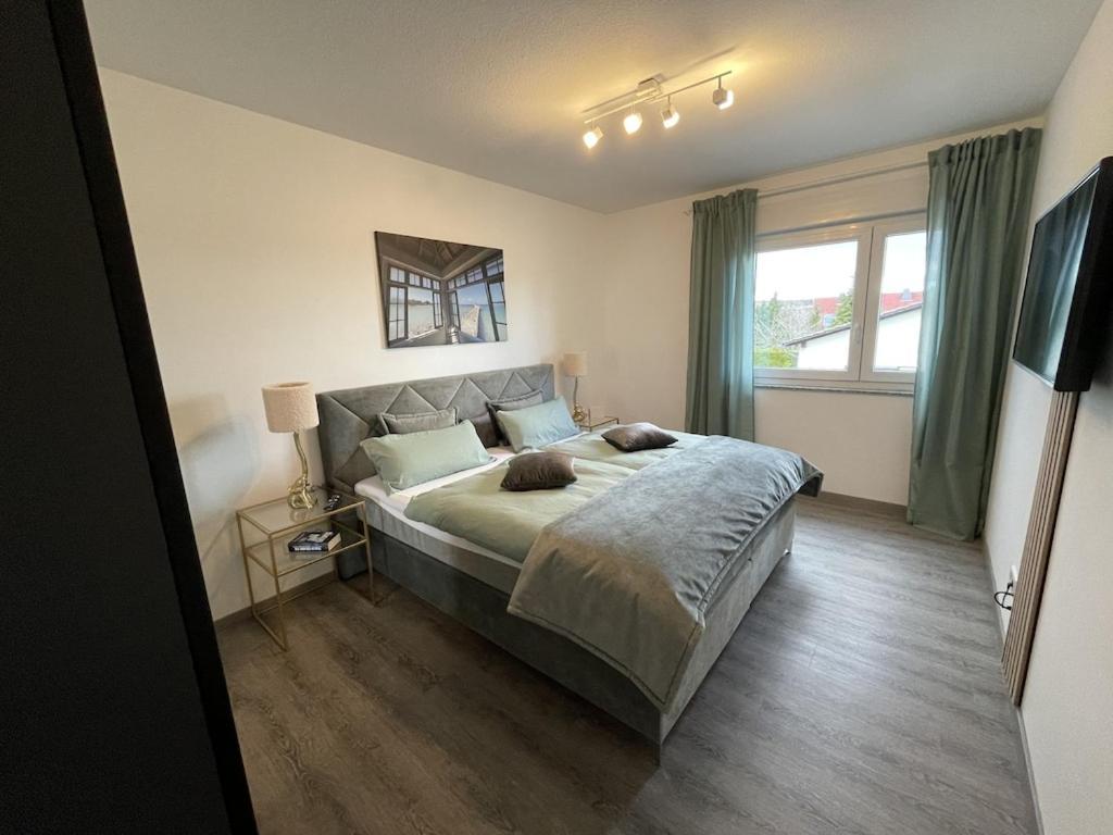 Exklusive Wohnung Zentral Mit Grossem Balkon Losheim Luaran gambar