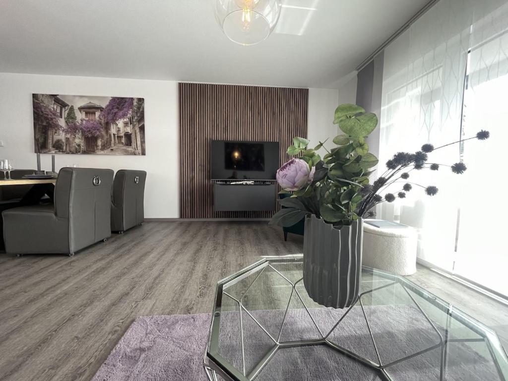 Exklusive Wohnung Zentral Mit Grossem Balkon Losheim Luaran gambar