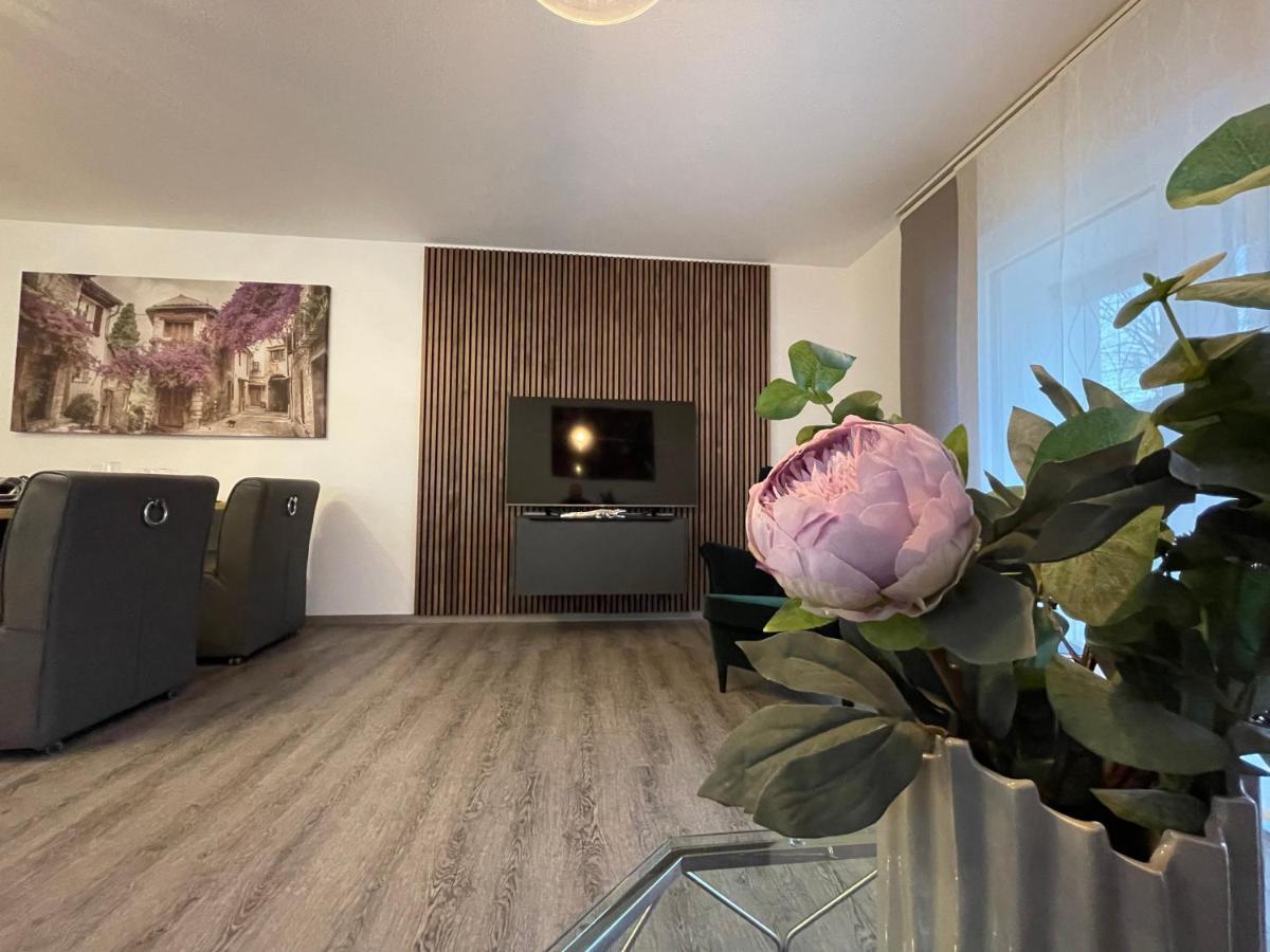 Exklusive Wohnung Zentral Mit Grossem Balkon Losheim Luaran gambar
