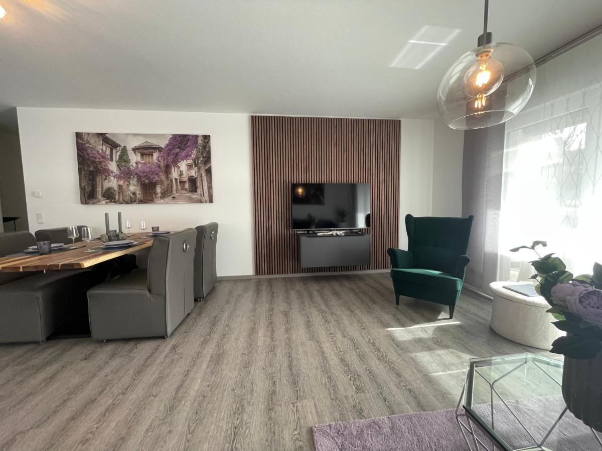 Exklusive Wohnung Zentral Mit Grossem Balkon Losheim Luaran gambar