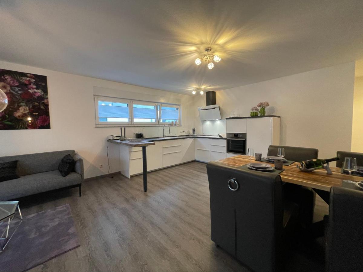 Exklusive Wohnung Zentral Mit Grossem Balkon Losheim Luaran gambar