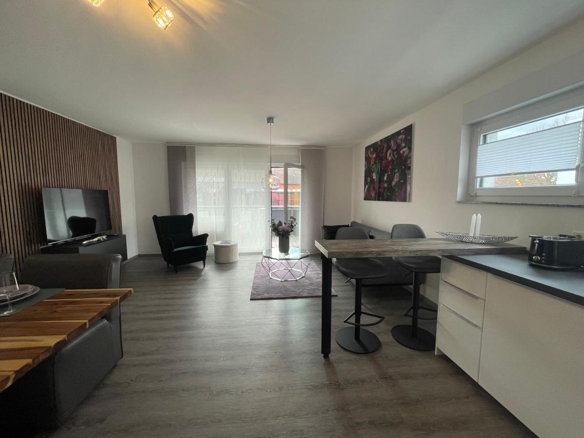 Exklusive Wohnung Zentral Mit Grossem Balkon Losheim Luaran gambar
