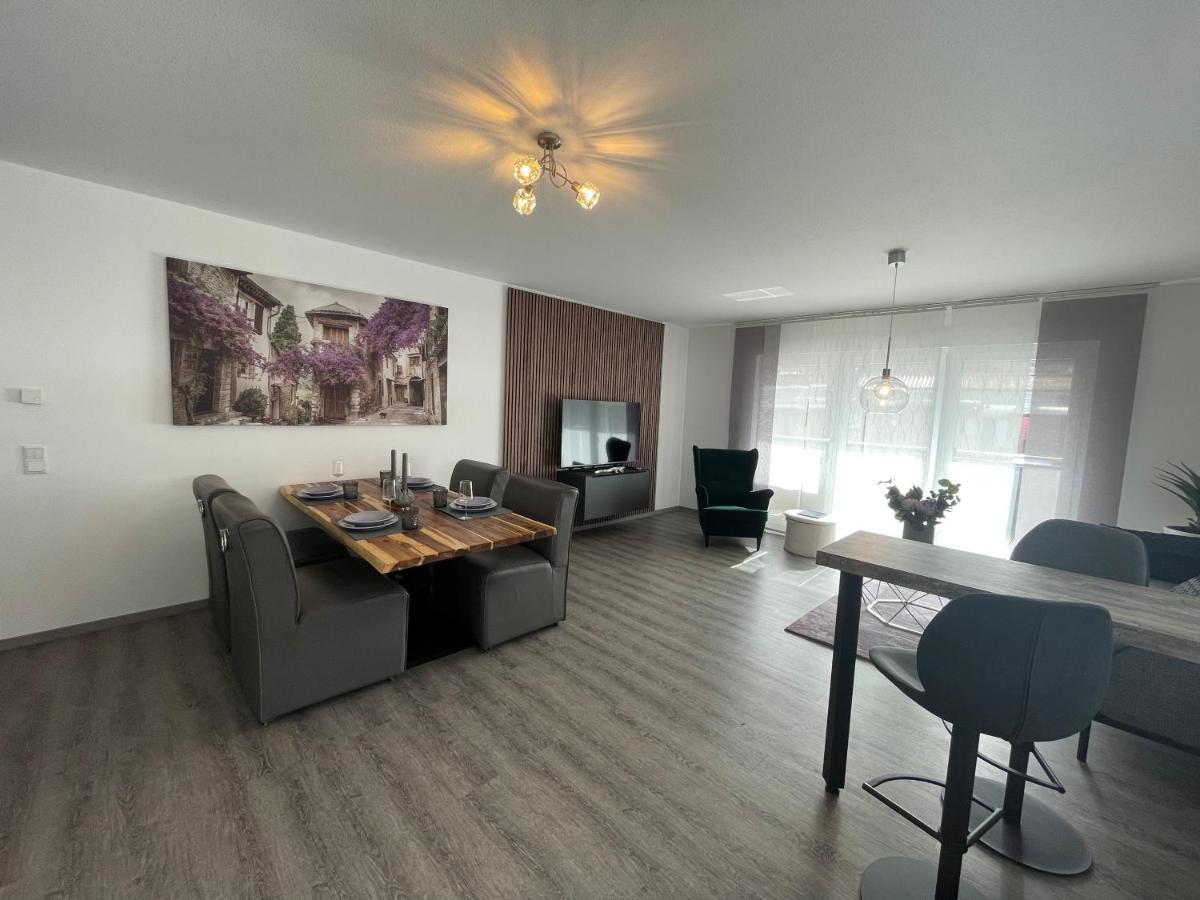 Exklusive Wohnung Zentral Mit Grossem Balkon Losheim Luaran gambar