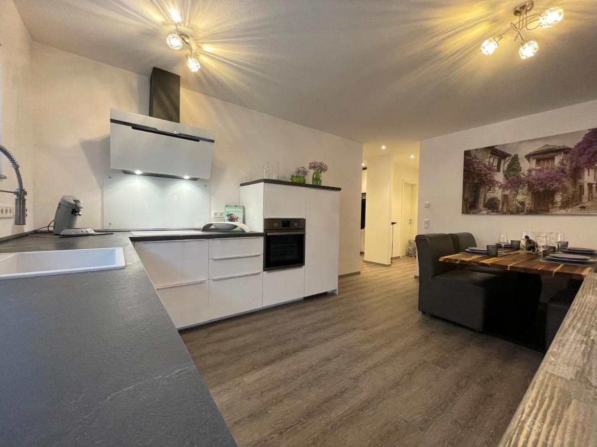 Exklusive Wohnung Zentral Mit Grossem Balkon Losheim Luaran gambar